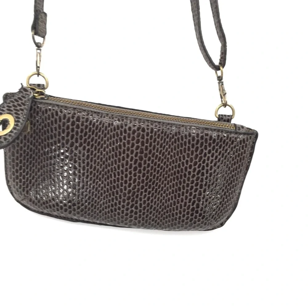 The Unbranded Brand color grey